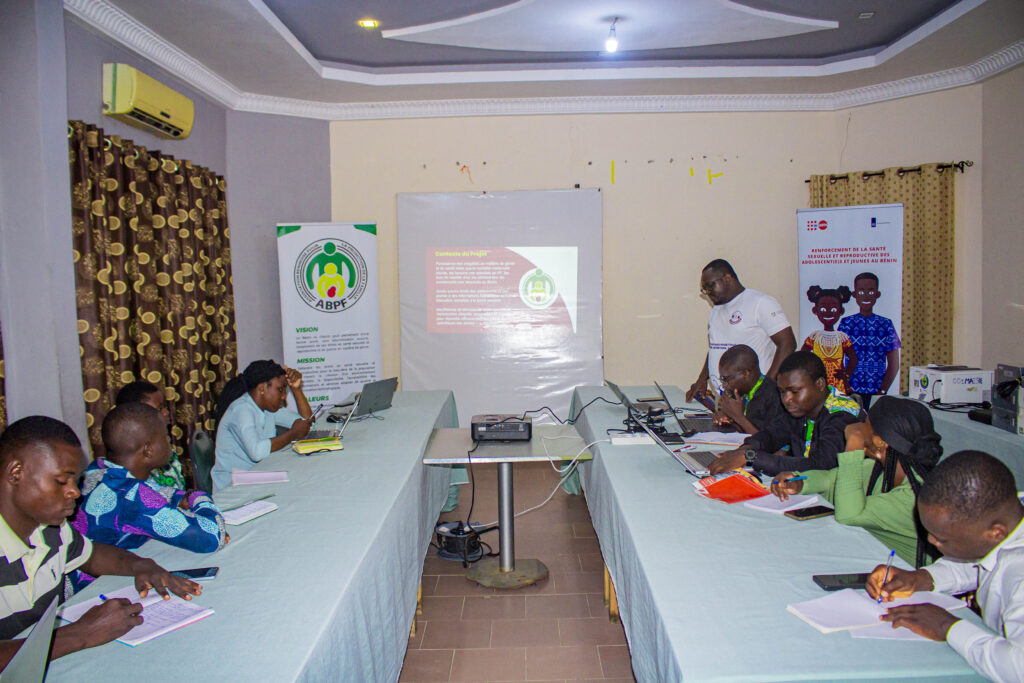 Web Radio MAJ : l’ABPF et l’UNFPA activent la voix de la jeunesse à Grand-Popo 2 IMG 7684
